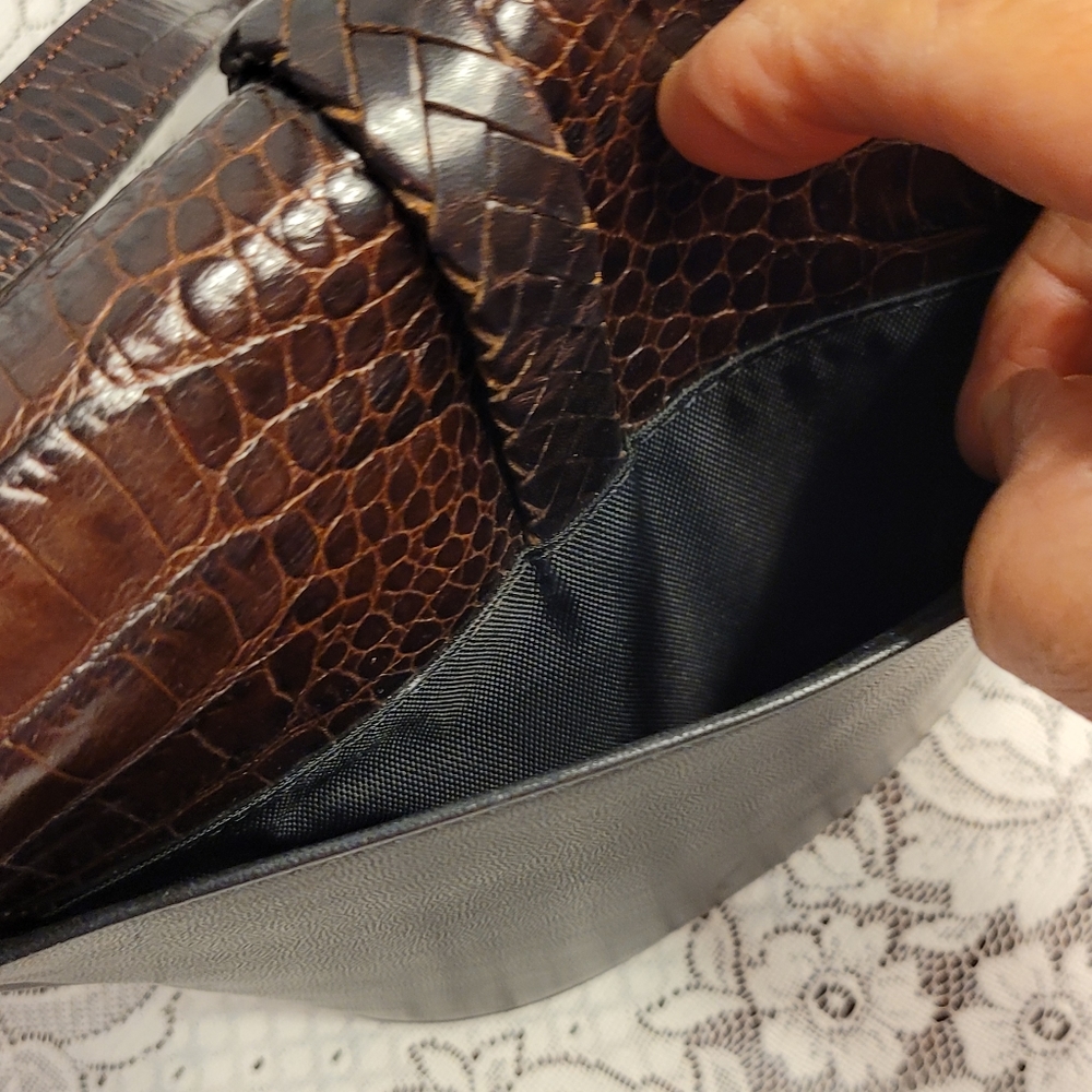 Brighton Crossbody Handbag - Picture 4 of 9
